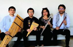 Ensamble Takiksapa de Ecuador durante una presentación musical