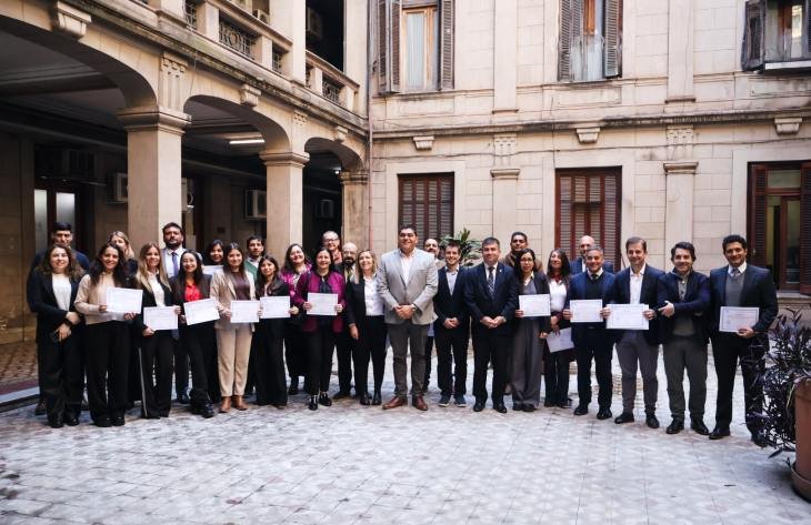 Entrega de certificados del curso sobre Procedimiento Administrativo aplicado a la Obra Pública en Tucumán