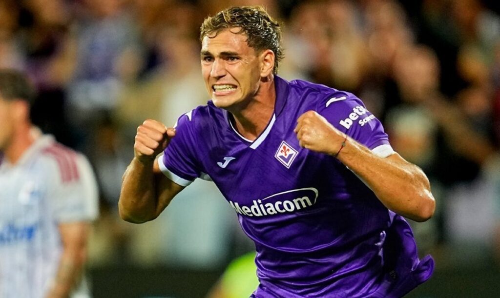 Franco Mastantuono y Mateo Pellegrino en el partido de la Fiorentina contra Pisa por la Copa Italia