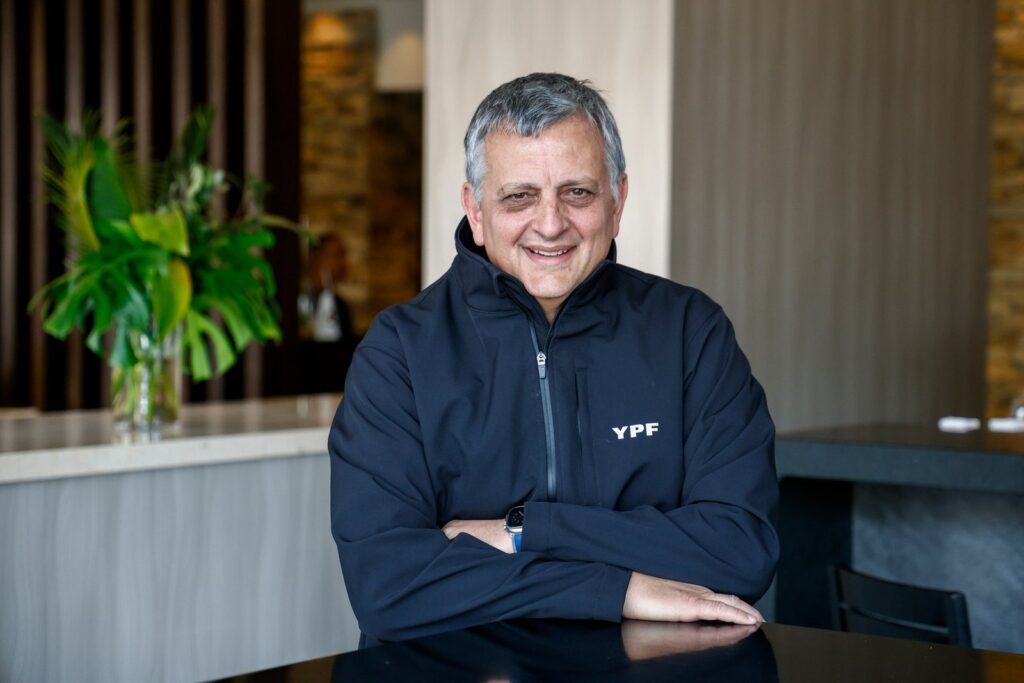 Horacio Marín, presidente de YPF, durante una entrevista en Neuquén