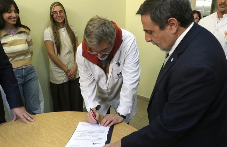 Autoridades de salud durante la presentación de la Residencia de Salud Mental Infanto-Juvenil en el Hospital Eva Perón