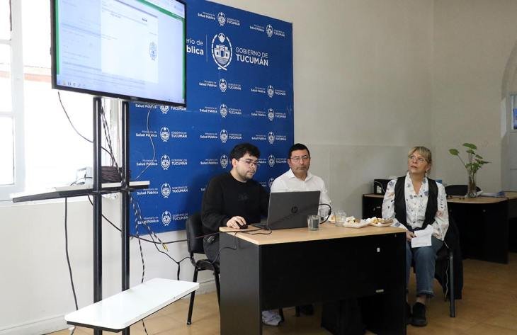 Personal del Hospital Móvil durante una capacitación sobre el Sistema de Gestión Hospitales