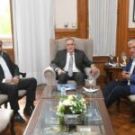 Reunión entre el gobernador Osvaldo Jaldo y los legisladores Roque Tobías Álvarez y Carlos Fúnez en Casa de Gobierno
