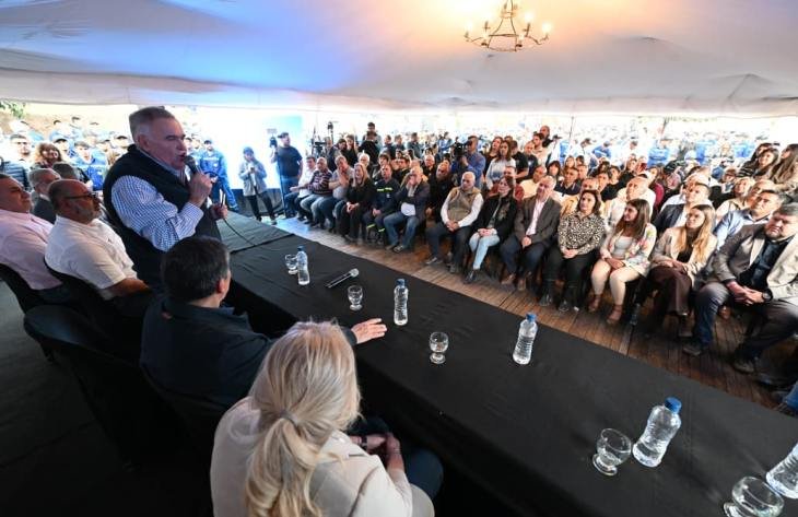 Gobernador Osvaldo Jaldo durante una declaración sobre el proyecto de figura fiduciaria para créditos productivos en Tucumán