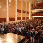 Gobernador Osvaldo Jaldo durante el acto del Día del Pastor y la Pastora Evangélicos en el Teatro Mercedes Sosa