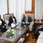 Gobernador Osvaldo Jaldo junto a Gladys Jiménez en Casa de Gobierno