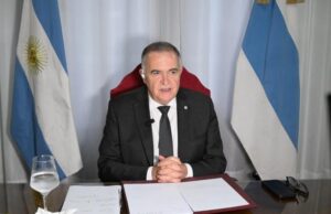 Osvaldo Jaldo, gobernador de Tucumán, durante una entrevista radial