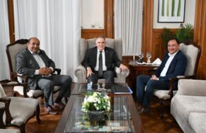 Reunión entre el gobernador Osvaldo Jaldo y el intendente de Trancas, Antonio Moreno, en Casa de Gobierno