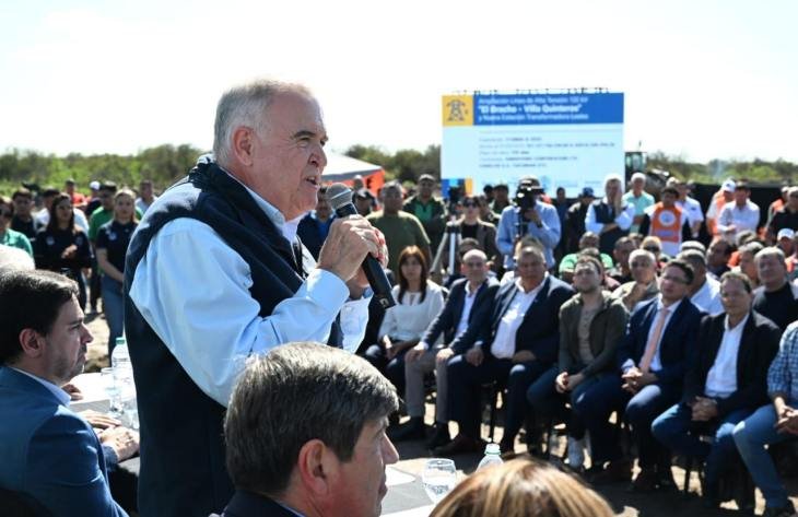El gobernador Osvaldo Jaldo supervisa los avances de la obra eléctrica en El Cortaderal, departamento Leales