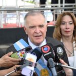 Gobernador Osvaldo Jaldo durante una conferencia de prensa