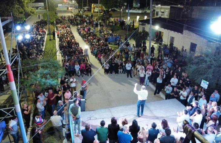 Gobernador Osvaldo Jaldo durante la recorrida por obras en La Cocha