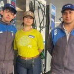 Jóvenes tucumanos durante una jornada de entrenamiento laboral en una estación de servicio