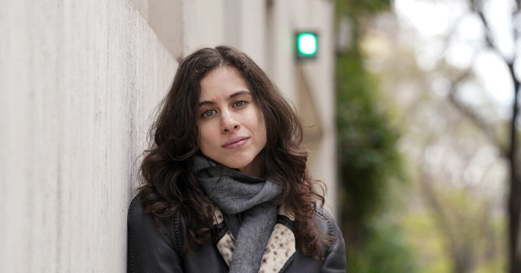 Julia Kornberg, escritora argentina, durante la presentación de su novela Atomizado Berlín