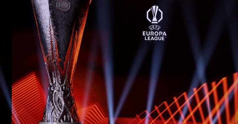Estadio de fútbol durante un partido de la Europa League