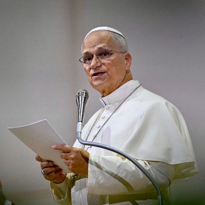Papa León XIV durante su visita a Francia