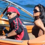 Kim Kardashian y Lewis Hamilton durante un paseo en barco por el lago de Como, Italia