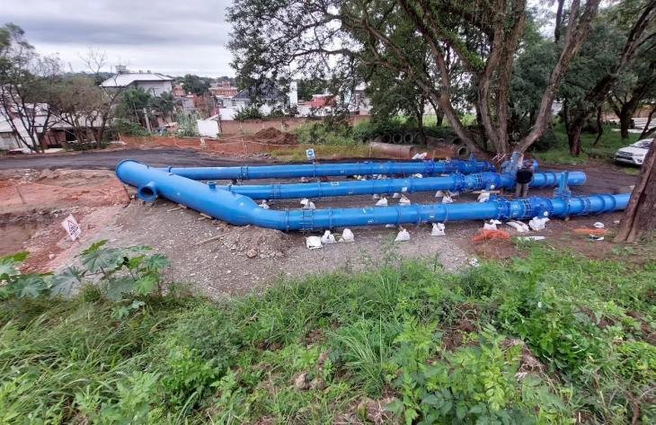 Trabajos de mantenimiento en el Acueducto El Cadillal de Tucumán