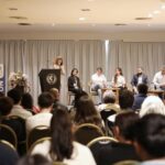 Autoridades educativas y especialistas del INTI durante la jornada de innovación tecnológica en Tucumán