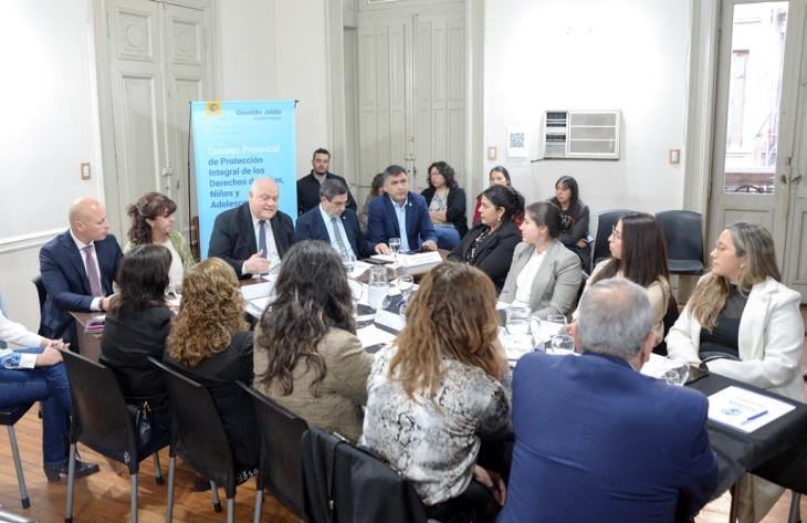Federico Masso y Luis Medina Ruiz encabezan la apertura del XV Concejo Provincial de Protección Integral de los Derechos de Niñas, Niños y Adolescentes en Casa de Gobierno