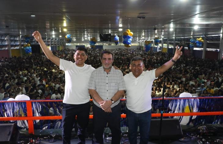 Ministro de Salud Luis Medina Ruiz durante la Gran Fiesta de la Sanidad de ATSA Tucumán