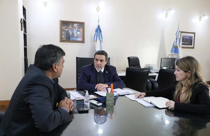 Reunión de autoridades del Ministerio de Salud de Tucumán para planificar mejoras en servicios odontológicos