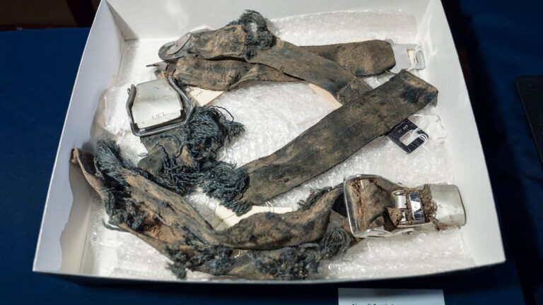 Exhibición de objetos recuperados tras los atentados del 11 de septiembre en el Museo Smithsonian