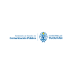 Móvil policial en un operativo de allanamiento en Tucumán