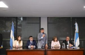 Presentación de la plataforma de inteligencia artificial educativa 'Aurora IA' en la Honorable Legislatura de Tucumán