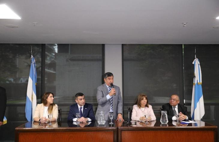 Presentación de la plataforma de inteligencia artificial educativa 'Aurora IA' en la Honorable Legislatura de Tucumán
