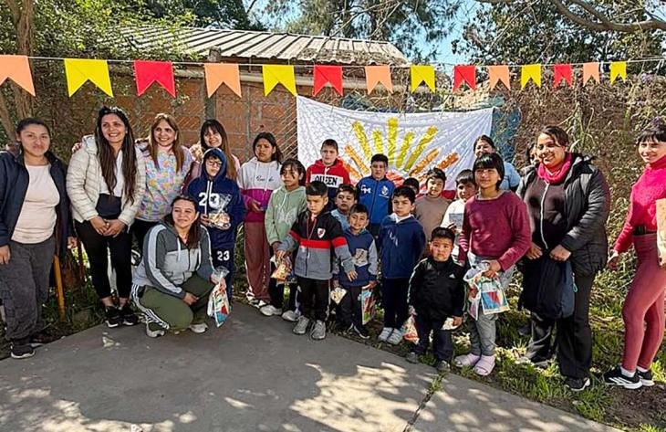 Niños participan en jornada recreativa por sus derechos en el CAPS Ángel Silvestre