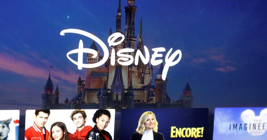 Interfaz de Disney+ con el ranking de series y películas más vistas en Argentina