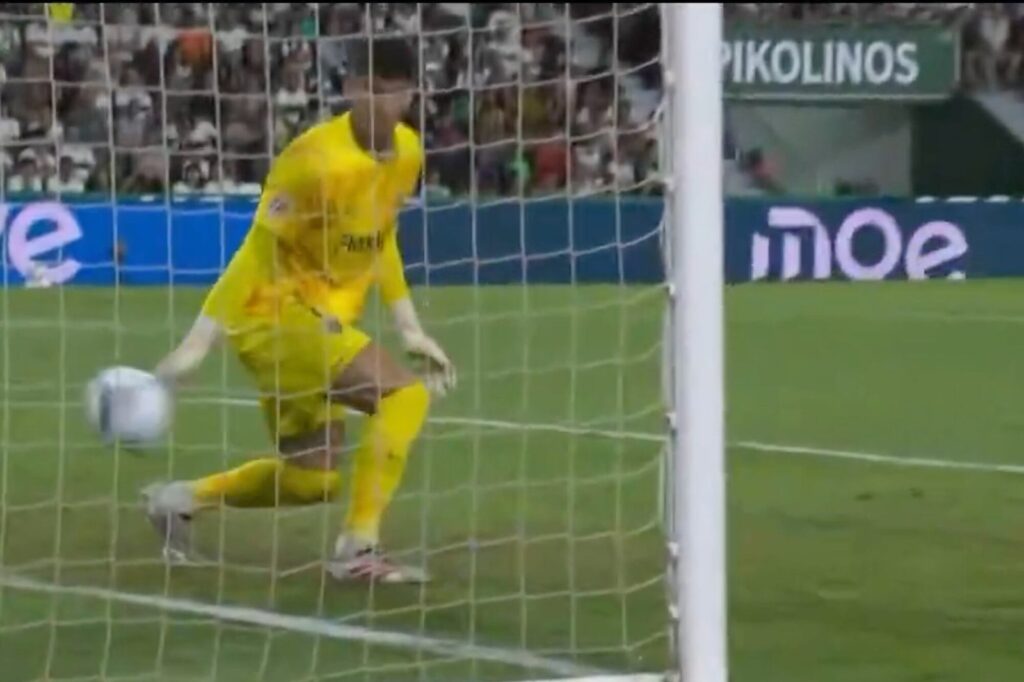 Matías Dituro, arquero argentino, durante el partido entre Elche y Real Madrid
