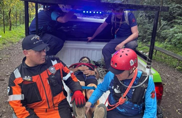 Rescate de un hombre en la Cascada de Aguas Chiquitas, El Cadillal