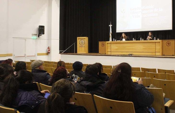 Capacitación sobre tecnologías y salud mental en el Salón de Actos de la UNSTA, sede Centro, Tucumán