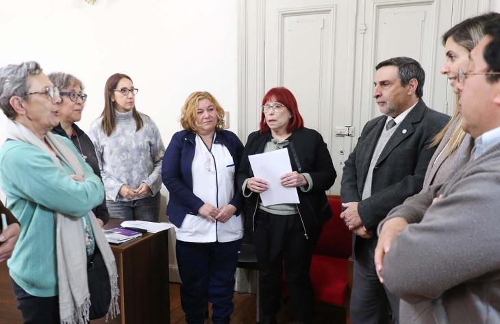 Profesionales de la salud en una jornada de trabajo sobre cuidados paliativos