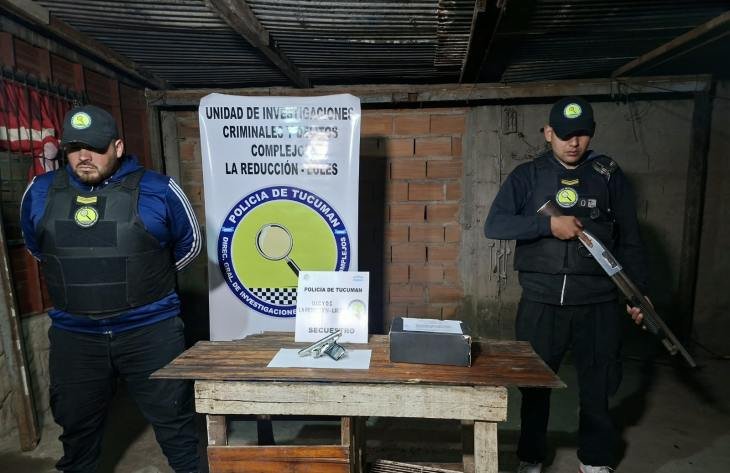 Policía durante allanamiento en La Reducción