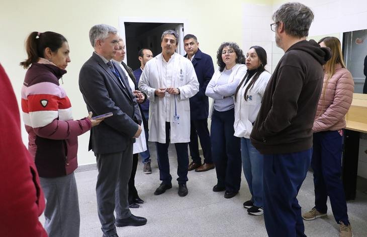 Autoridades del Siprosa y del Hospital Eva Perón durante la recorrida por las instalaciones
