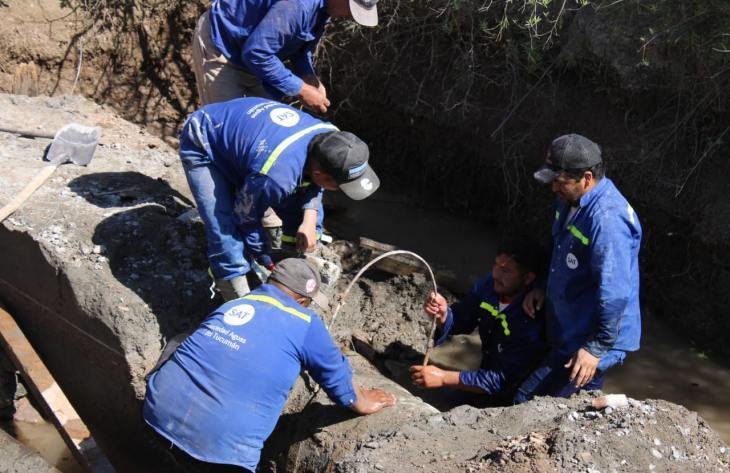 Trabajos de recambio de válvulas en el Acueducto El Cadillal