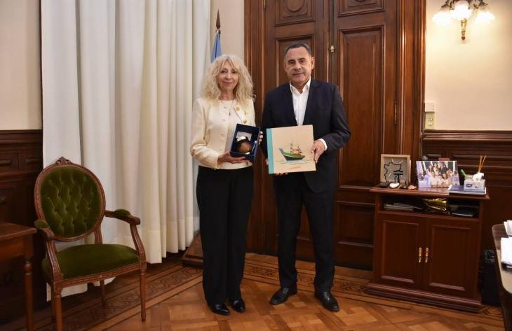 Reunión entre Regino Amado y Marta de Sousa en el Ministerio de Gobierno y Justicia de Tucumán