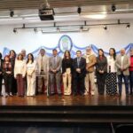 Autoridades provinciales y universitarias durante el acto inaugural del Trayecto de Formación en Estrategias de Prevención del Suicidio en la Facultad de Psicología de la UNT