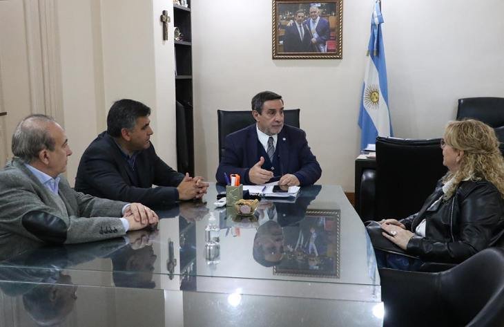 Especialistas en reunión preparatoria del Curso Internacional de Oftalmología en Tucumán