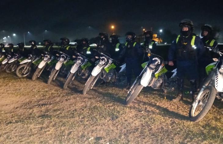 Efectivos policiales durante el operativo de seguridad en Banda del Río Salí
