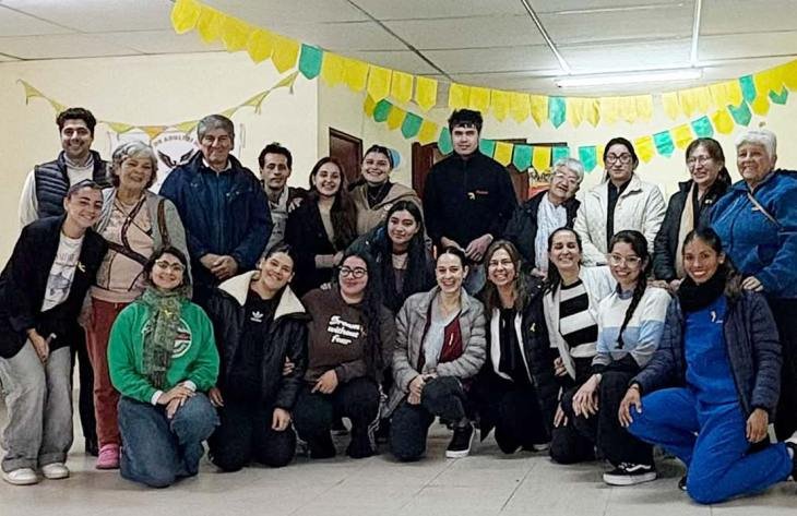 Vecinos participan de la jornada 'Un paso adelante' en la Plaza del barrio Islas Malvinas, de Cevil Redondo