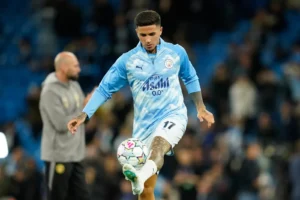Jugadores de Manchester City y PSG durante un partido de la Champions League