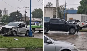Choque entre dos camionetas en la intersección de Ruta 301 y avenida Horacio Poviña, Tucumán