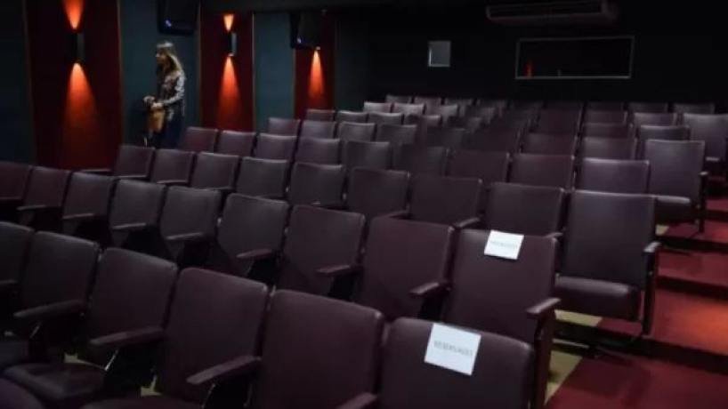 Función de cine al aire libre en Tucumán durante el Encuentro de Cine Europeo