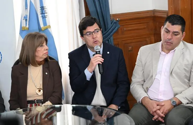 Operativo de búsqueda de Raúl Moyano en el cerro Ñuñorco con rescatistas y efectivos policiales