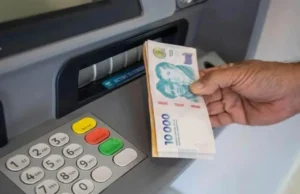 Empleados públicos cobrando sueldos en Tucumán