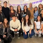 Profesionales de terapia ocupacional durante una sesión de rehabilitación en un hospital de Tucumán
