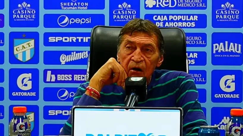 Julio César Falcioni en conferencia de prensa